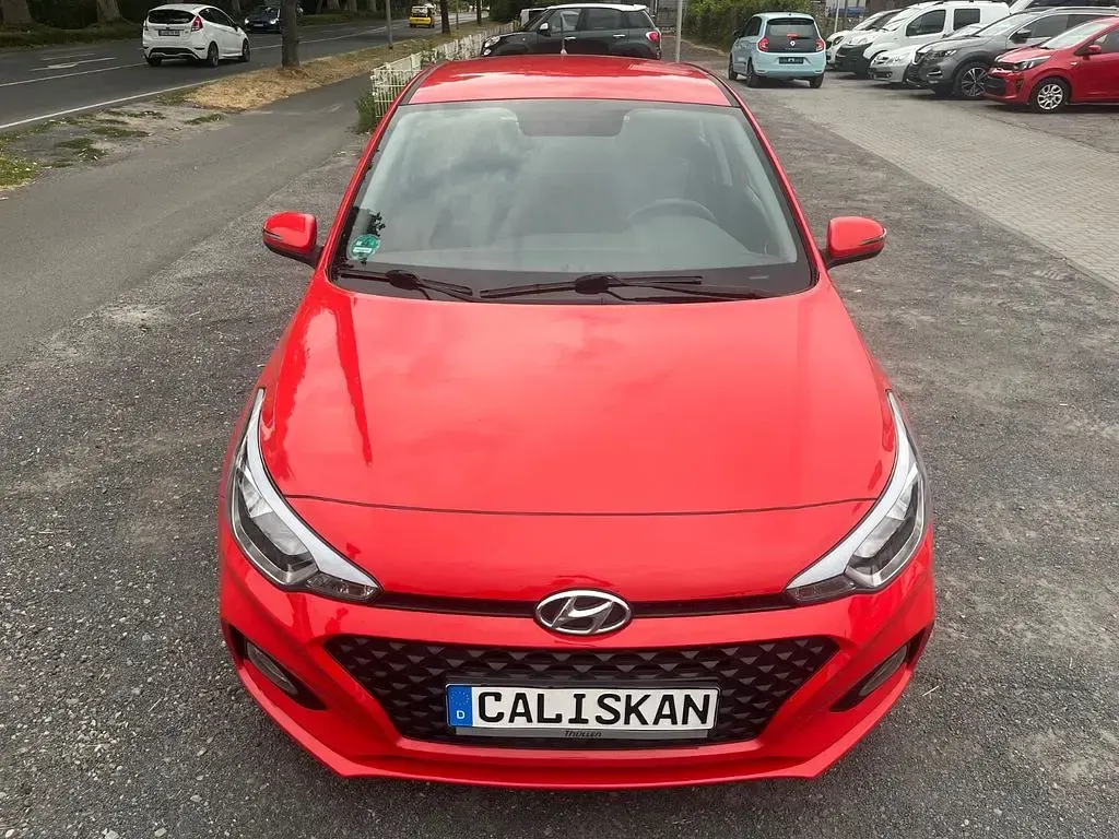 Gebraucht Hyundai i20 Select 75 PS (55 kW) 2019 Rot Kleinwagen