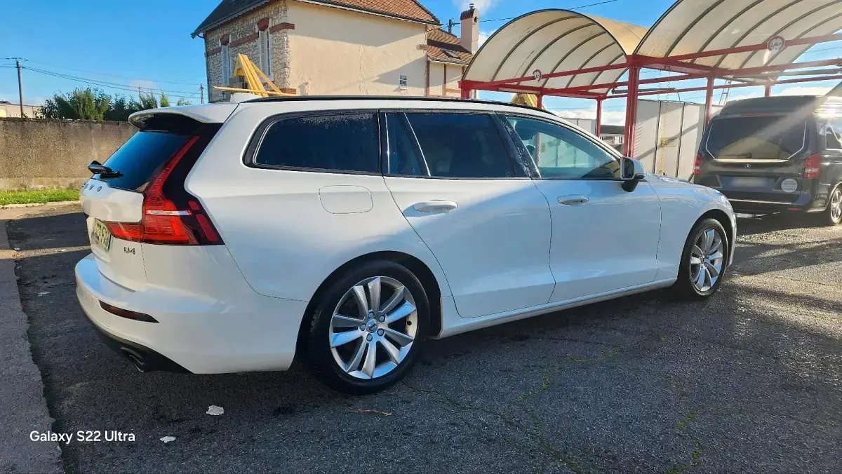 Gebraucht Volvo V60 190 PS (139 kW) 2018 Weiß Kombi