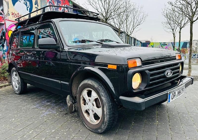 Gebraucht Lada Urban 83 PS (61 kW) 2019 Schwarz SUV