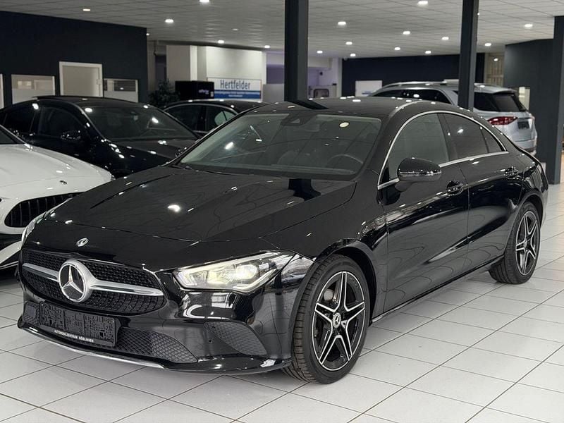 Nachtschwarz Gebraucht 2020 Mercedes CLA180 Limousine | 18.990 € (Guter Preis) - Bild 1/4