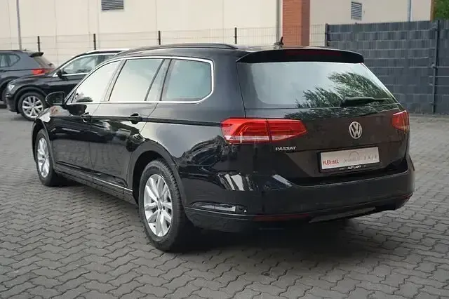 Gebraucht VW Passat Comfortline 150 PS (110 kW) 2019 Schwarz Kombi