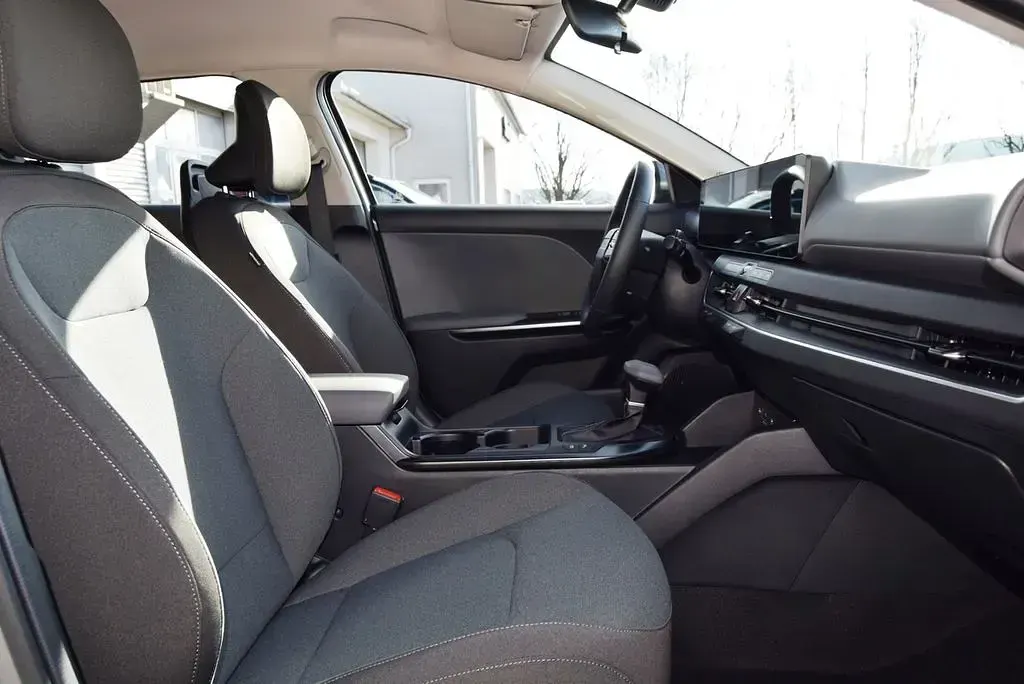 Neu Kia K4 150 PS (110 kW) 2026 Grau Limousine