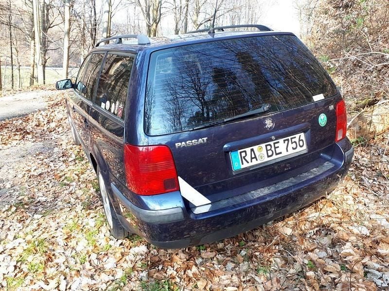 Gebraucht VW Passat 125 PS (91 kW) 1999 Blau Kombi