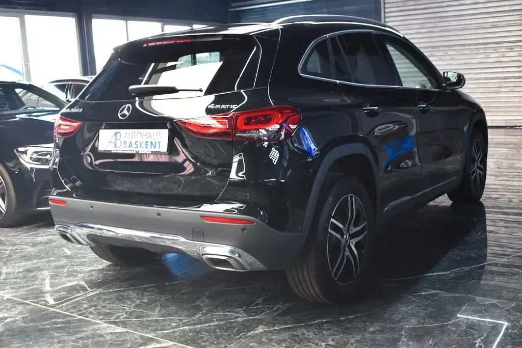 Gebraucht Mercedes GLA200 150 PS (110 kW) 2023 Schwarz SUV