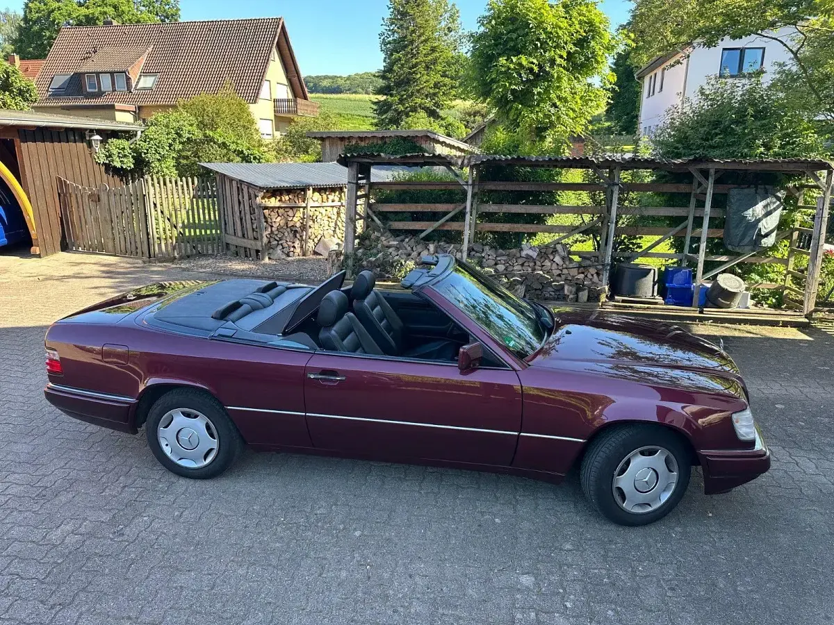 Gebraucht Mercedes E200 136 PS (100 kW) 1996 Rot Cabrio