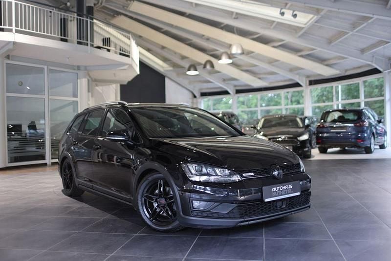 Deep black perleffekt Gebraucht 2016 VW Golf Alltrack Kombi | 9.980 € (Guter Preis) - Bild 1/4
