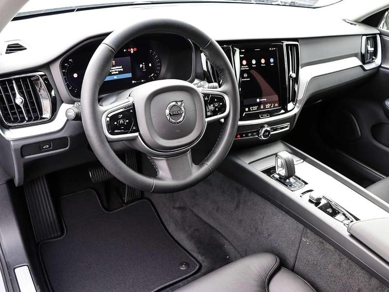 Neu Volvo V60 Plus 197 PS (144 kW) 2026 Grau Kombi