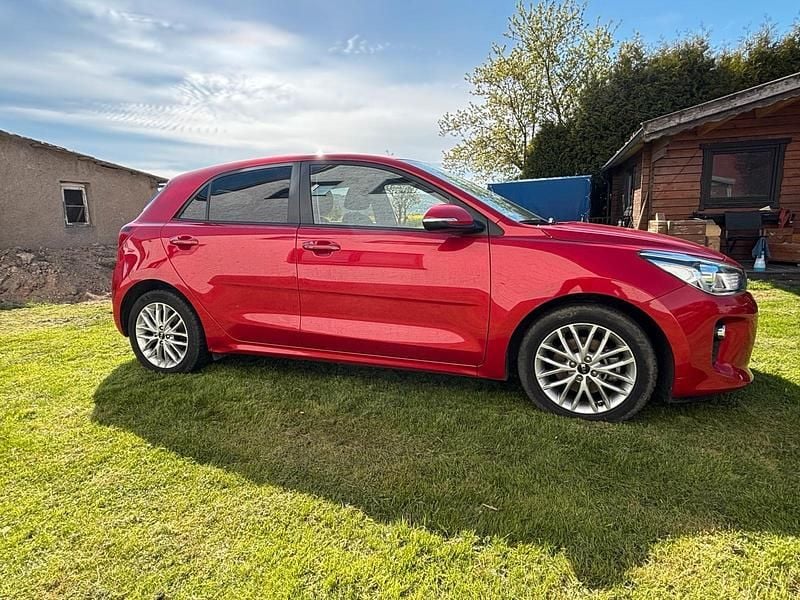 Usata Kia Rio 101 CV (74 kW) 2019 Rosso Utilitaria