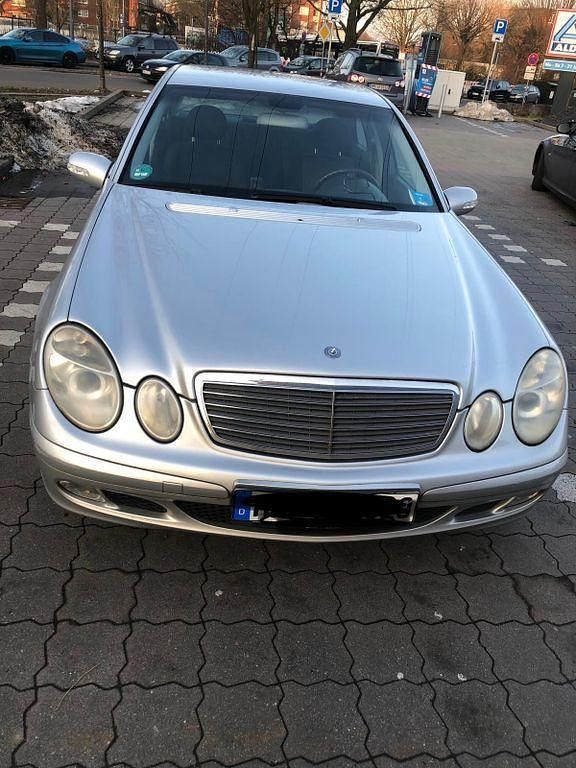 Gebraucht Mercedes E220 Classic 150 PS (110 kW) 2002 Silber Limousine