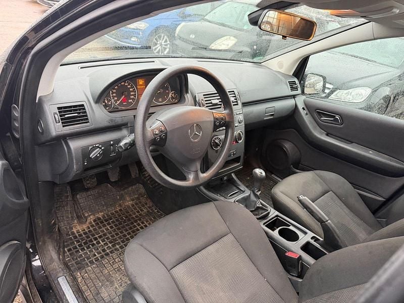 Gebraucht Mercedes A160 95 PS (69 kW) 2012 Schwarz Kleinwagen