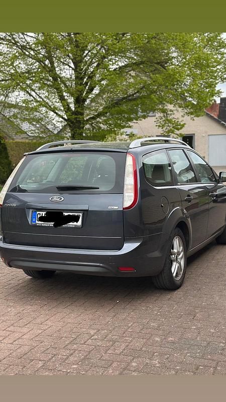 Second-hand Ford Focus 110 CP (80 kW) 2010 Albastru Coupe