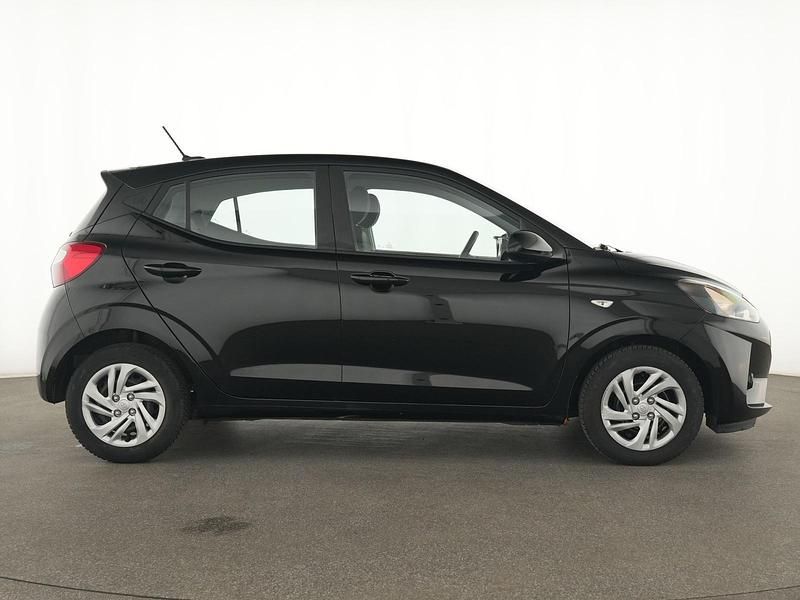 Gebraucht Hyundai i10 Select 67 PS (49 kW) 2023 Phantom black Kleinwagen
