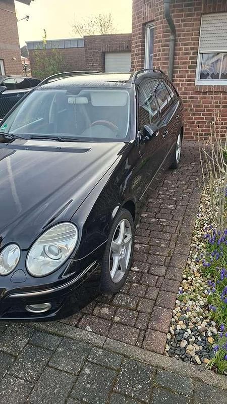 Gebraucht Mercedes E220 Elegance 170 PS (125 kW) 2009 Schwarz Kombi