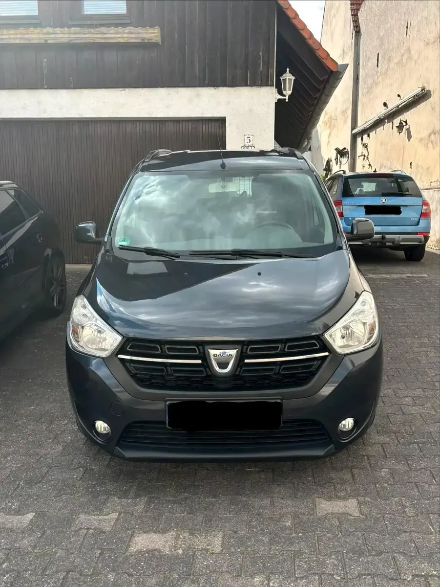 Gebraucht Dacia Lodgy 102 PS (75 kW) 2017 Andere farben Van / Kleinbus
