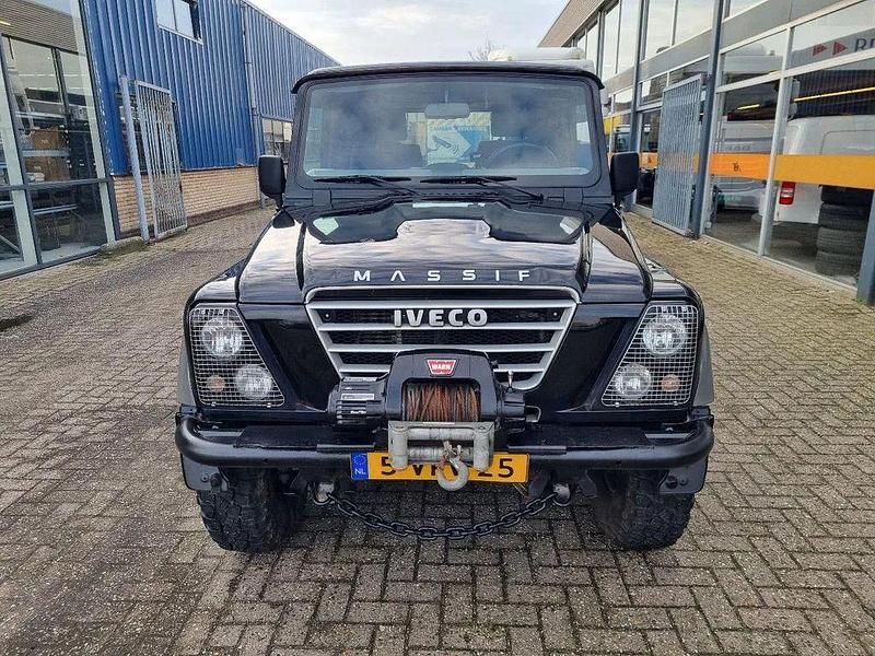 Gebraucht Iveco Massif 145 PS (106 kW) 2009 Schwarz Abholung