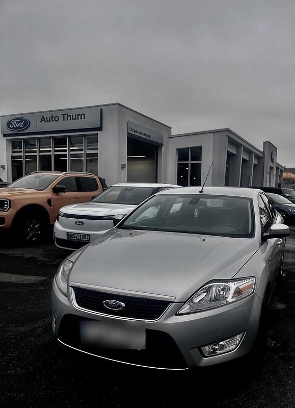 Gebraucht Ford Mondeo 125 PS (91 kW) 2010 Silber Limousine