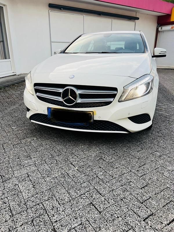 Weiß Gebraucht 2014 Mercedes A180 Kleinwagen | 12.100 € (Teuer) - Bild 1/4
