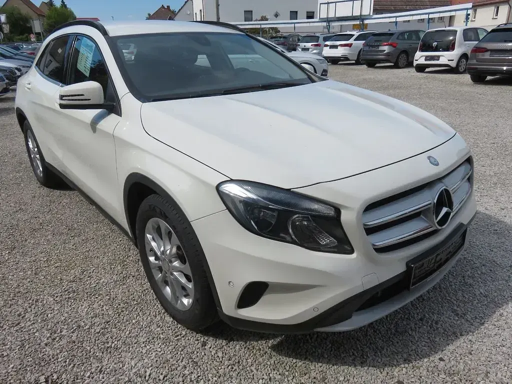 Gebraucht Mercedes GLA180 Business 122 PS (89 kW) 2016 Weiß SUV