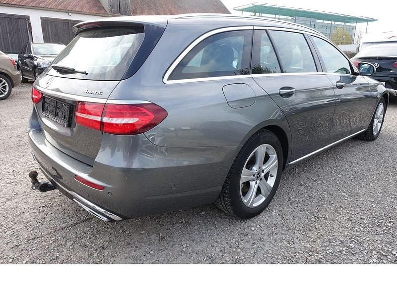 Używany Mercedes E220 Avantgarde 194 KM (142 kW) 2017 Szary Kombi