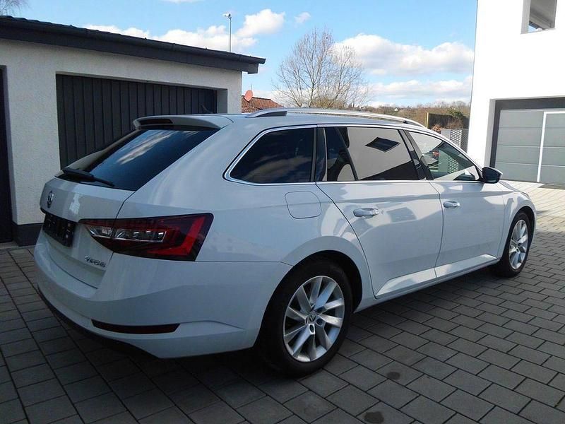 Gebraucht Skoda Superb Style 179 PS (131 kW) 2016 Weiß Kombi