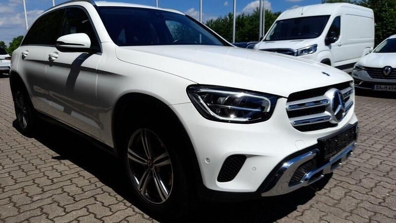 Polarweiß polarweiß Gebraucht 2021 Mercedes GLC200 Business SUV | 38.368 € (Etwas zu teuer) - Bild 1/4