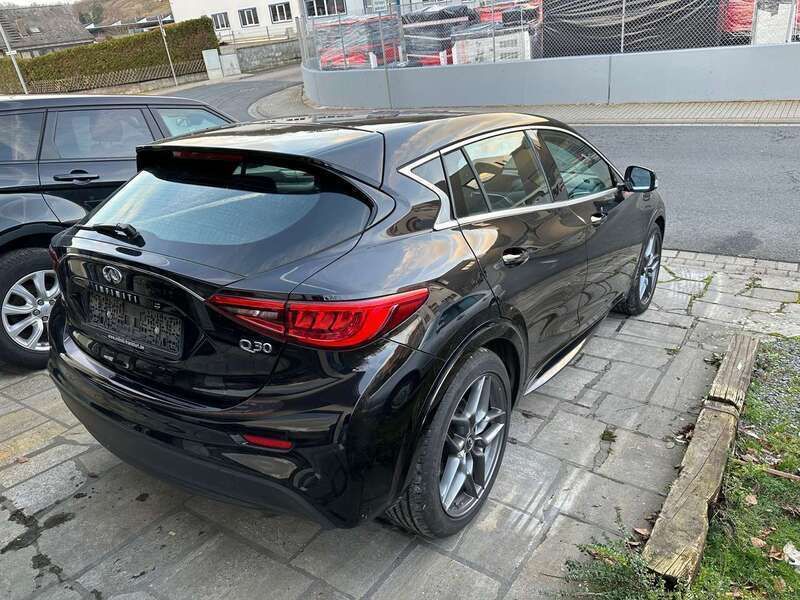 City black Gebraucht 2017 Infiniti Q30 Premium Kleinwagen | 11.799 € (Fairer Preis) - Bild 1/4