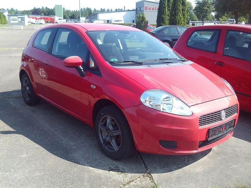 Rosso maranello Gebraucht 2008 Fiat Grande Punto Feel Kleinwagen | 695 € (Superpreis) - Bild 1/4
