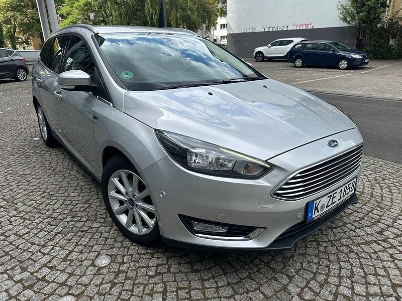 Silber Gebraucht 2016 Ford Focus Titanium Limousine | 6.900 € (Guter Preis) - Bild 1/4