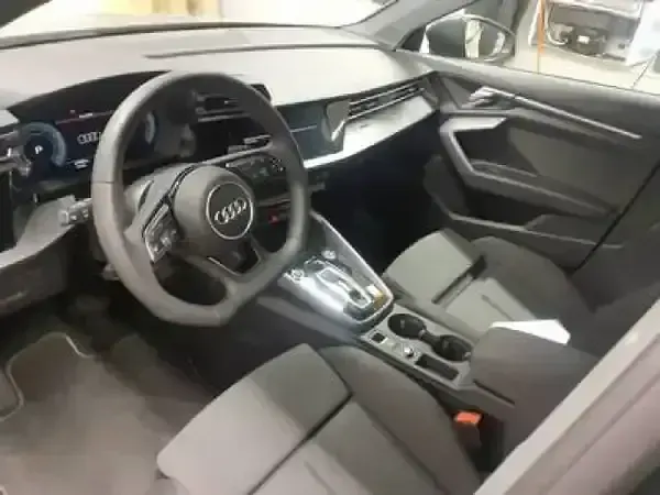 Gebraucht Audi A3 Ambiente 150 PS (110 kW) 2025 Daytonagrau perleffekt Limousine