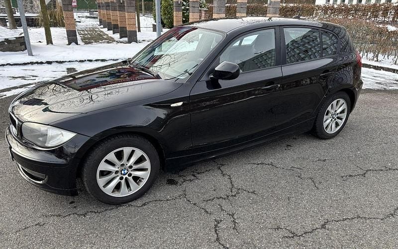 Gebraucht BMW 118 143 PS (105 kW) 2011 Schwarz Kleinwagen