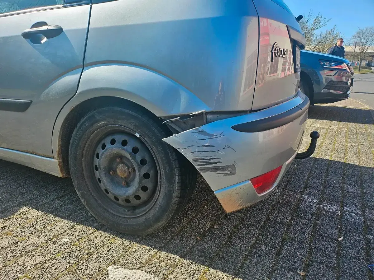 Używany Ford Focus 102 KM (75 kW) 2003 Szary Sedan/Limuzyna