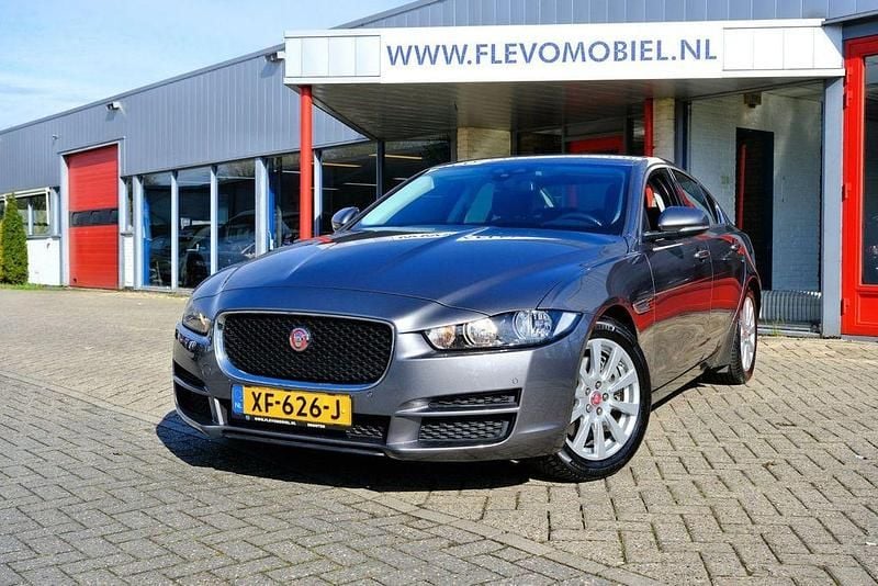 Gebraucht Jaguar XE Prestige 200 PS (147 kW) 2018 Grau Limousine