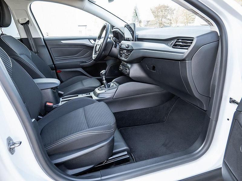 Używany Ford Focus Style 125 KM (91 kW) 2023 Biały Sedan/Limuzyna