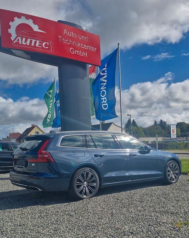 Gebraucht Volvo V60 Plus 253 PS (186 kW) 2022 Blau Kombi