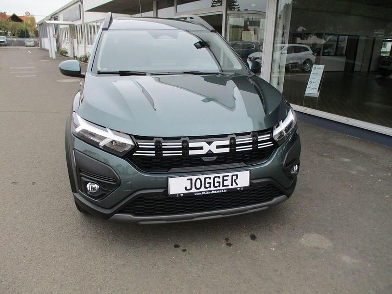 Gebraucht Dacia Jogger 110 PS (80 kW) 2024 Gruen Van / Kleinbus