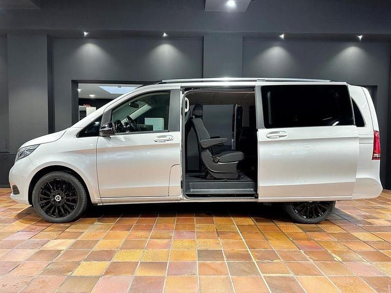 Gebraucht Mercedes V220 Night 163 PS (119 kW) 2019 Brillantsilber metallic mb 974 Van / Kleinbus