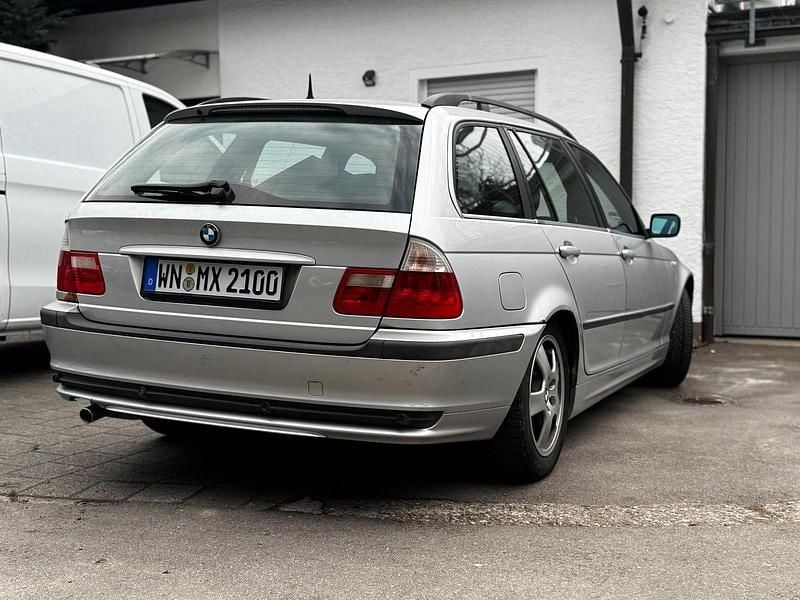 Gebraucht BMW 318 143 PS (105 kW) 2004 Silber Kombi