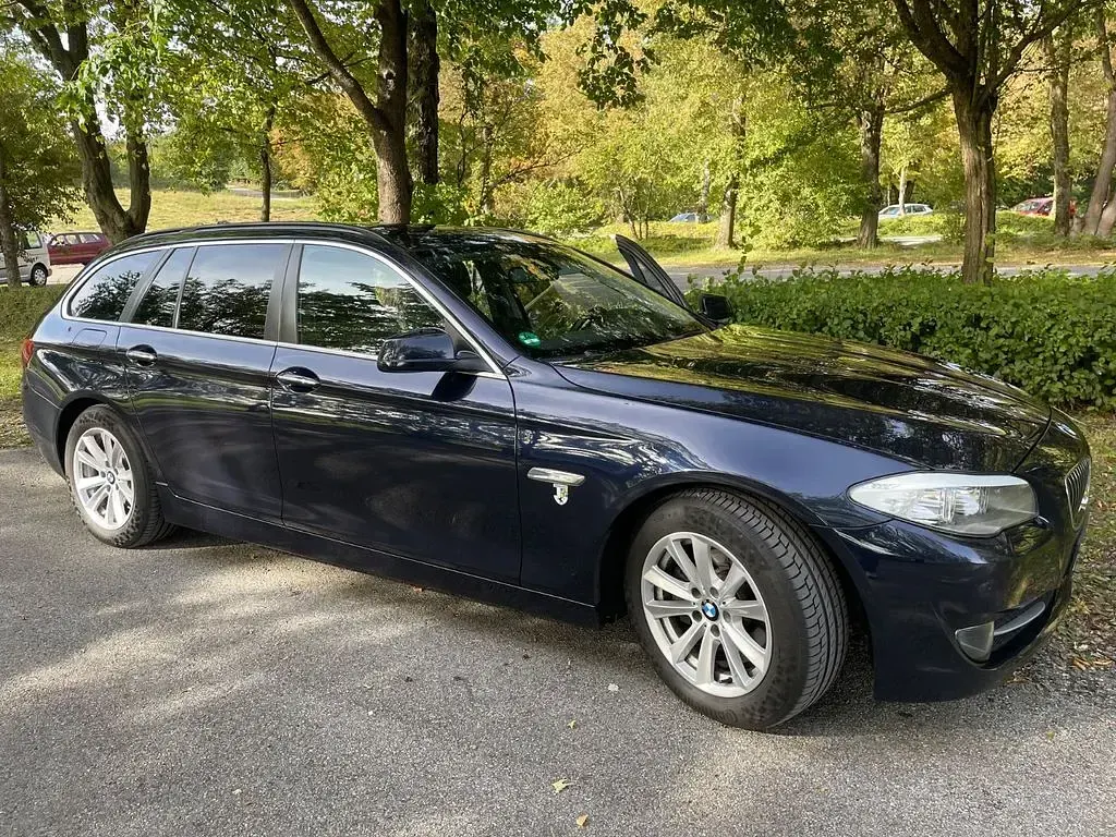 Gebraucht BMW 520 184 PS (135 kW) 2013 Blau Limousine