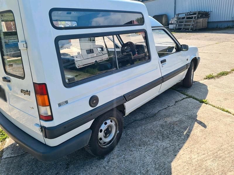 Second-hand Renault Rapid 75 CP (55 kW) 1992 Alb