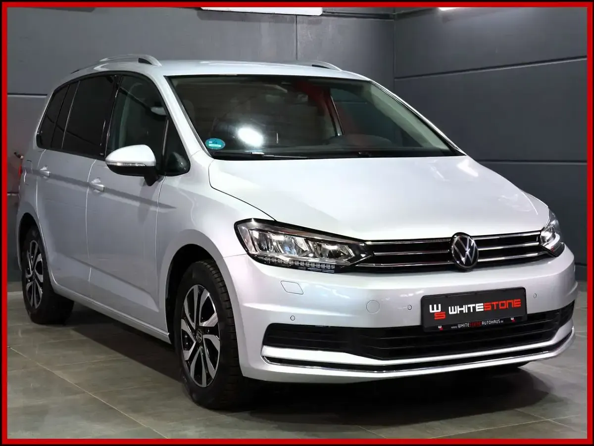 Gebraucht VW Touran 150 PS (110 kW) 2022 Silber Van / Kleinbus