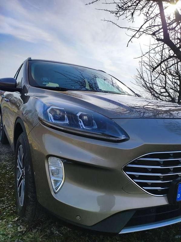 Gebraucht Ford Kuga Titanium 190 PS (139 kW) 2020 Beige SUV