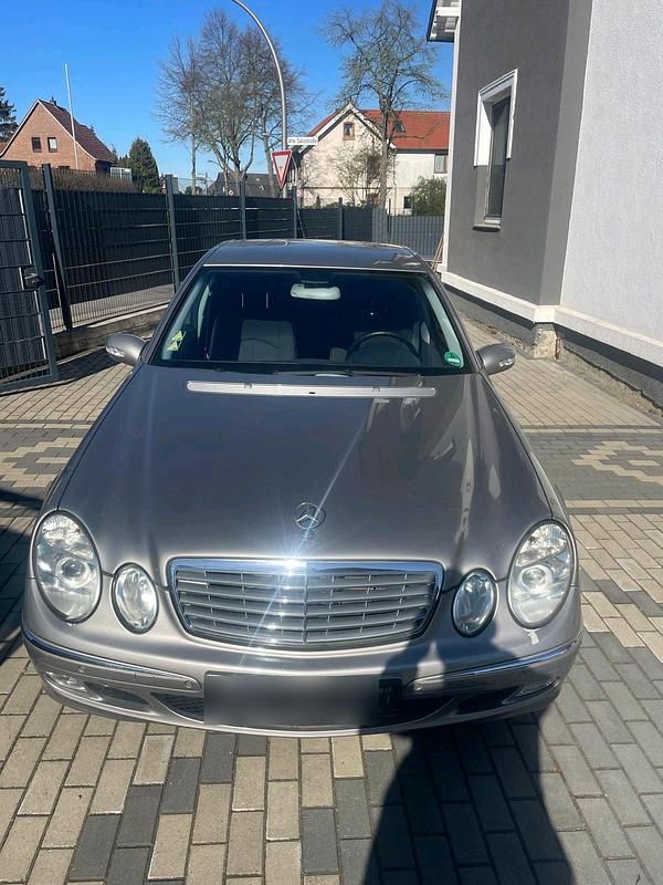 Second-hand Mercedes E320 225 CP (165 kW) 2002 Gri Berlinǎ