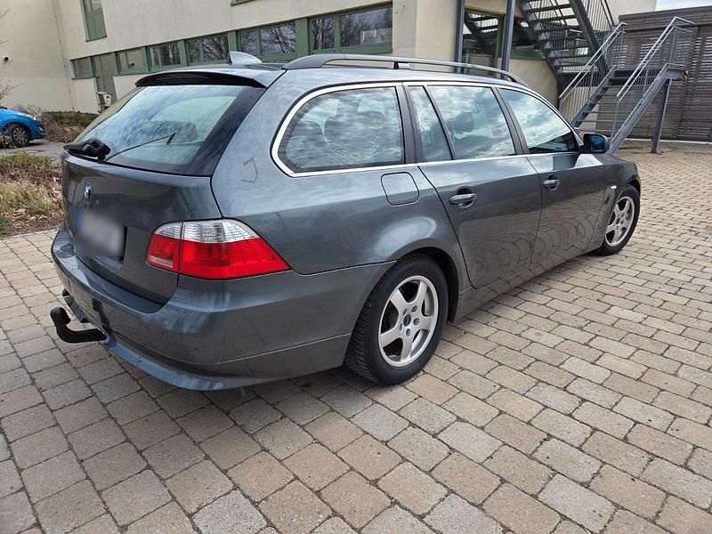 Gebraucht BMW 520 163 PS (119 kW) 2006 Grau Kombi