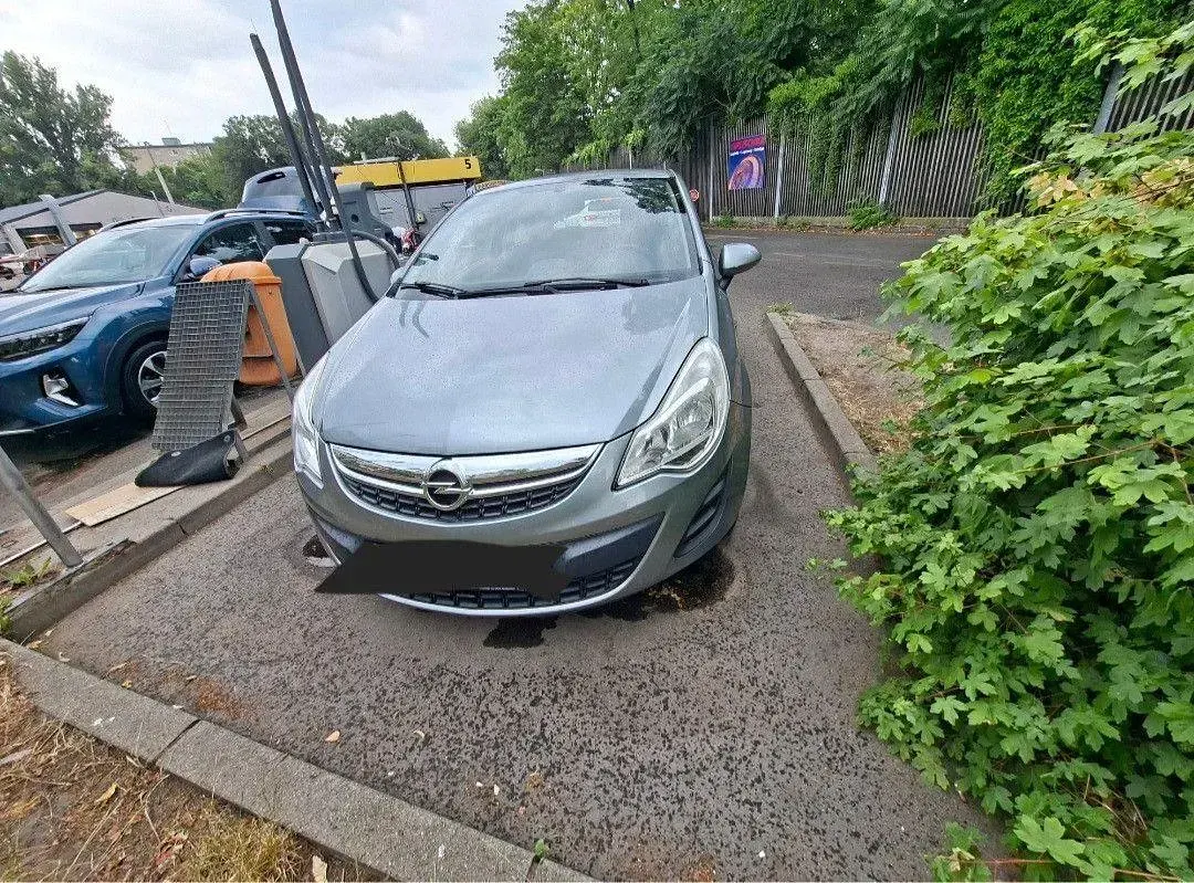 Gebraucht Opel Corsa Active 87 PS (63 kW) 2013 Silber Kleinwagen
