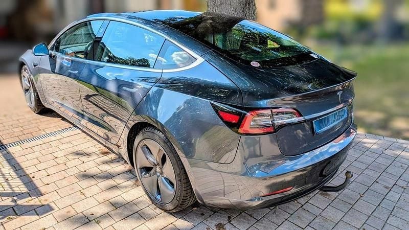 Grau Gebraucht 2020 Tesla Model 3 Limousine | 20.990 € (Guter Preis) - Bild 1/4