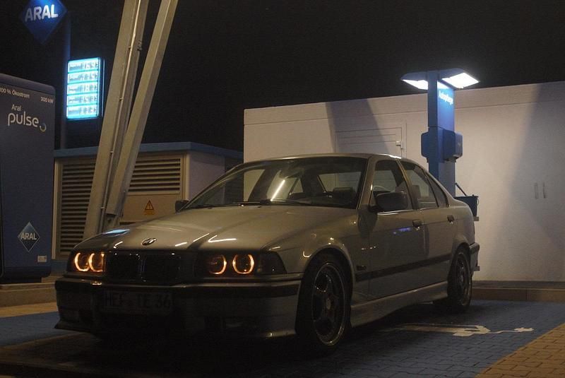 Gebraucht BMW 323 180 PS (132 kW) 1996 Silber Limousine