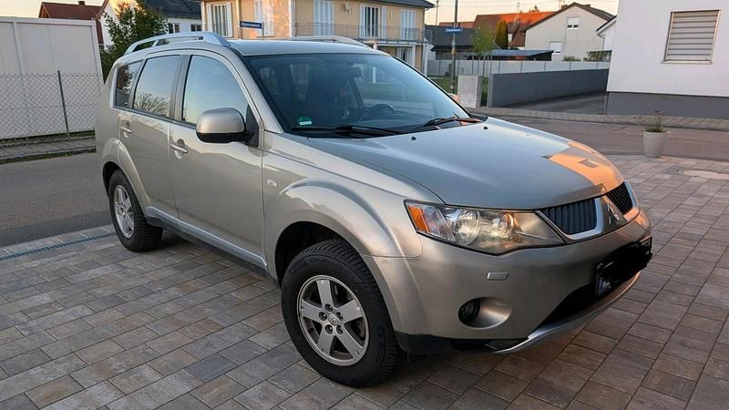 Gebraucht Mitsubishi Outlander 140 PS (102 kW) 2008 Beige SUV