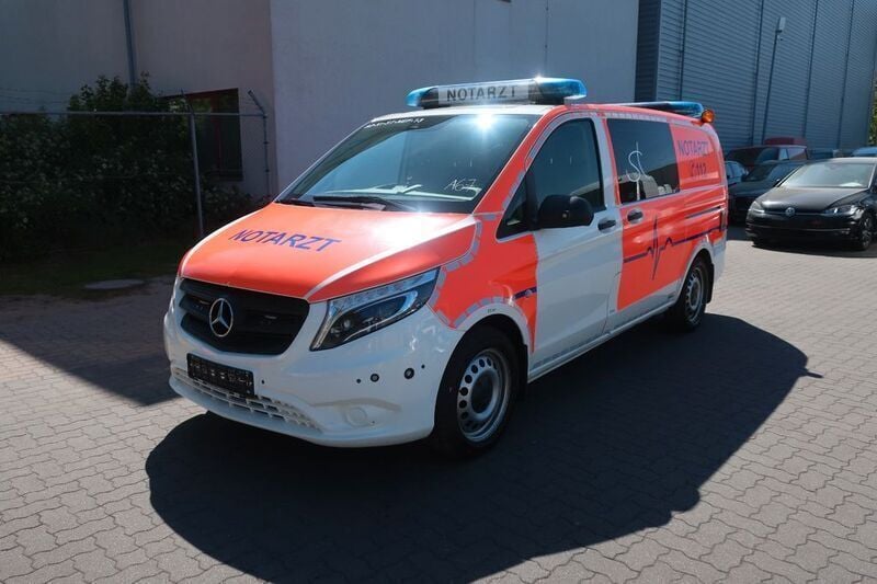 Weiß Gebraucht 2017 Mercedes Vito Van / Kleinbus | 13.600 € (Fairer Preis) - Bild 1/4