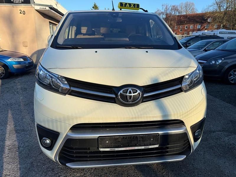 Gebraucht Toyota Proace 144 PS (105 kW) 2022 Weiß Van / Kleinbus