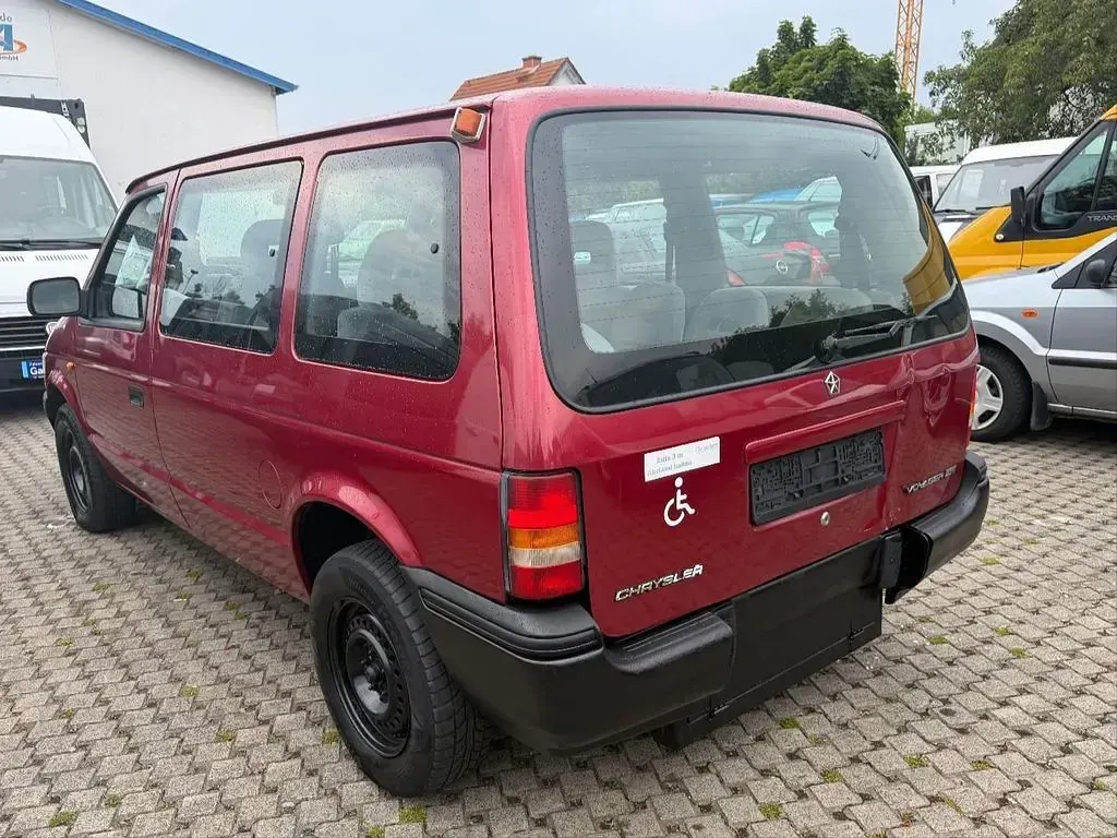 Gebraucht Chrysler Voyager 163 PS (119 kW) 1995 Rot Van / Kleinbus